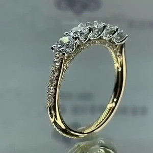 Anello con Cristallo Singolo per Donne, Tono Dorato, Elegante per Uso Quotidiano, Accessorio di Moda - Product Image 1