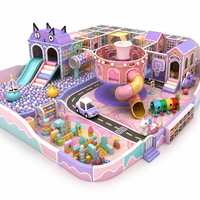 Nouvelle structure de jeu d'intérieur pour enfants 2026 : Piscine à balles, toboggan en spirale, piste de course et structure d'escalade sur le thème des couleurs pastel, personnalisable