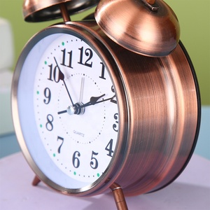 Réveil en matériau ABS de 4 pouces de style vintage Réveil de bureau de voyage à la mode avec anneau d'affichage à l'aiguille <span class=keywords><strong>Prix</strong></span> compétitif - Product Image 5