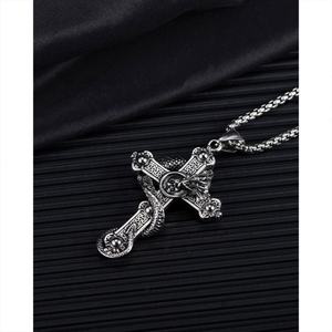 Nouveau Collier Homme Vintage en Acier Titane avec Pendentif Croix Crâne et Dragon Enroulé, Style Hip Hop Personnalisé - Product Image 2