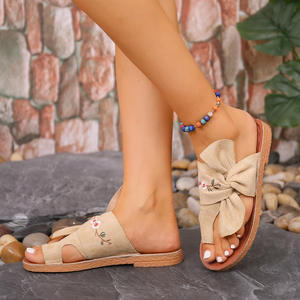 Nouvelles sandales décontractées pour femmes grandes tailles, style européen et américain, à bout rond, à semelle épaisse, avec motifs assortis, pour l'export. - Product Image 4