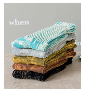 Kaos Kaki Wanita Tie Dye OEM Model Mid-tube Benang Tebal Kaos Kaki Pasangan Gaya Jalanan Katun Tua Warna Pudar Kaos Kaki Olahraga Personalisasi Kaos Kaki Pria - Product Image 5