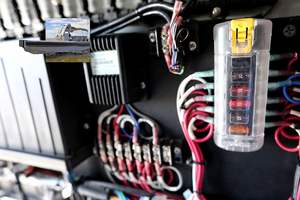 <span class=keywords><strong>BlueSea</strong></span> Systems 5035 ST Bloc de fusibles à lame 6 circuits indépendants avec couvercle - Product Image 4