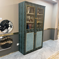 Meuble à vin de luxe moderne avec porte en verre, design dernier cri