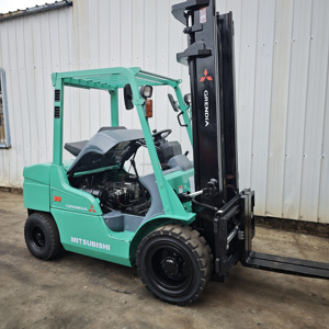 Chariot élévateur diesel d'occasion Mitsubishi FD30 3 tonnes 3 mètres, deux mâts, modèle 2023, 4x4, garantie 1 an, origine Japon, testé et inspecté - Product Image 2