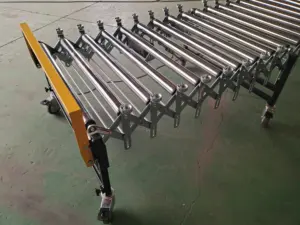 Portable Telescopic Roller Conveyor For Cartons Transfer Between Long Distance In Warehouse