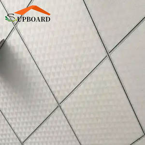 Panneau mural en PVC ignifuge, panneau de <span class=keywords><strong>plafond</strong></span> au design moderne, panneau durable anti-moisissure pour l'aménagement d'hôtels, de bureaux et de magasins - Product Image 1