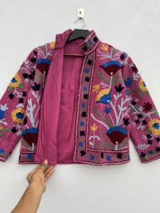 Veste en coton élégante faite à la main Suzani rose pour femmes hiver tendance vêtements d'extérieur belle broderie ouverte sur le devant imprimé polaire - Product Image 3