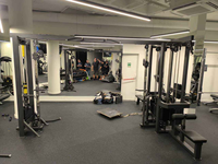 ASM-T1063 Equipo de Gimnasio Comercial ASM FITNESS, Máquina de Ejercicios Multifuncional con Cable Cruzado, Popular Gimnasio Multi-Estaciones de 5 Puestos para Entrenamiento