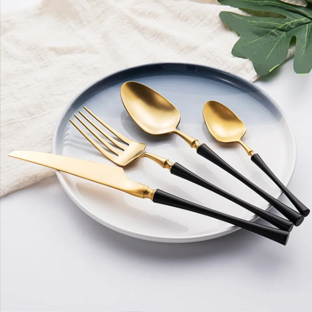 Luxury Matte Blackカトラリー304 Stainless Steel Cutlery Set Metal Black Flatware With Knife ForkとSpoonブラック微粒子ハンドルセット