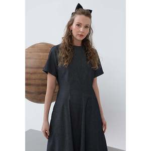 Robe midi en denim bleu marine pour femme, coupe évasée, style décontracté élégant pour tous les jours - Product Image 4