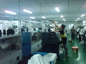 2023 nóng tốt nhất bán OEM ODM nhà máy tùy chỉnh phụ nữ phụ nữ Bead sequined đính cổ Cuff HEM máy tính đan áo dài - Product Image 3