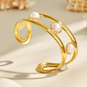 Bracelet manchette ouvert élégant et luxueux en acier inoxydable plaqué or 18 carats avec perle creuse, bijoux de mode pour femme - Product Image 5