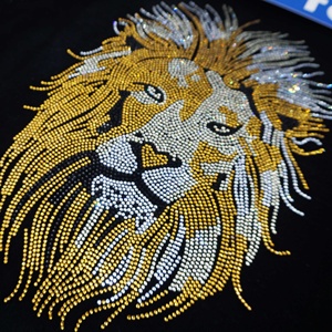 Adesivo Termoadesivo con Strass Lucidi a Forma di Tigre per Decorazione di Magliette e Giacche - Product Image 6