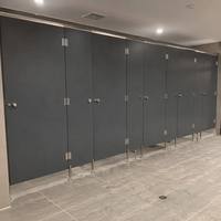 Cubículos de Baño de Resina Fenólica Resistentes a la Humedad, Personalizados para Baños Escolares