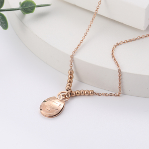 Vente en gros Bracelet en acier inoxydable plaqué or 14 carats pour femmes Bracelets de luxe tendance Cadeaux très vendus à Dubaï - Product Image 1