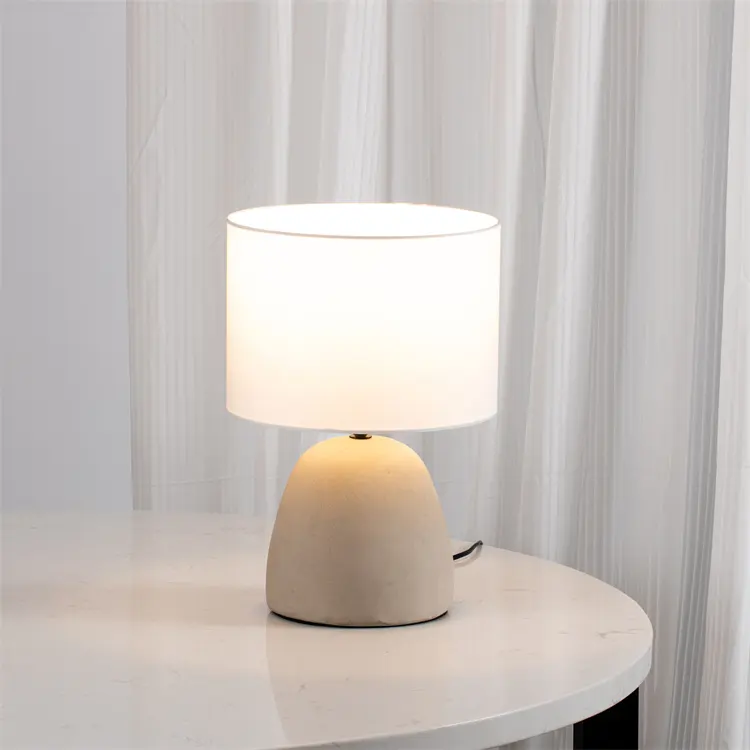 Hete Verkoop Europese Eenvoudige Stijl Mat Glazuur Beton Basis Woonkamer Slaapkamer Decoratieve Indoor Led Tafellamp