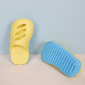 Jouets à mâcher en forme de trous pour animaux de compagnie, pantoufles stylées pour le bain, chaussures et jouets pour mâcher - Product Image 5