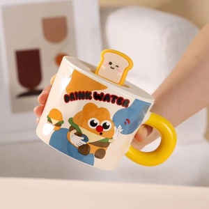 Nuovo Design crema cartone animato tazza creativa porcellana tazza di caffè con grande manico in silicone coperchio carino tazza in ceramica per il regalo - Product Image 2