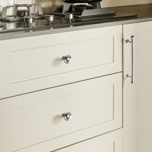 Kugelförmiger Kleiderschrank-Türgriff im französischen Stil aus Zinklegierung, modern, minimalistisch, verchromt, helles Silber, massiver Schrankgriff mit einem Loch - Product Image 1