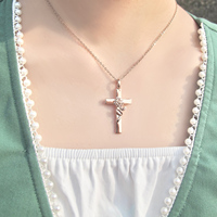 Kalung Liontin Kristen Unisex Berlapis Emas Rose dari Kuningan Berkualitas Desain Baru JM Jewelry dengan Hiasan Bunga Mawar Sharon Cross