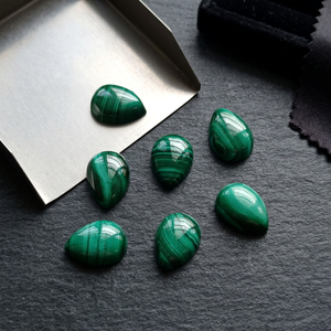 Malachite naturelle de haute qualité, cabochon en forme de poire 10x8 mm, pierre précieuse verte en vrac pour la fabrication de bijoux, bagues personnalisées, pendentifs - Product Image 2