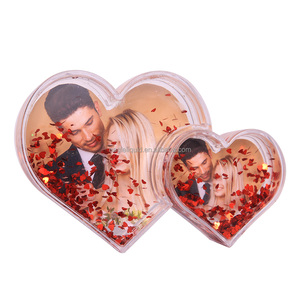 Herstelleraktion Herzförmiger Glitzer-Flüssigkeits-Klarplastik Herzförmiger Kunststoff-Fotorahmen Schneekugel Mit Herz-Glitzer - Product Image 3