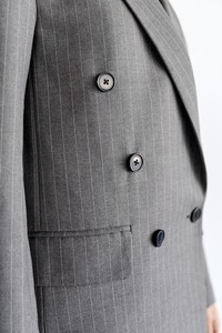 Costume féminin d'affaires haut de gamme personnalisé Blazer rembourré à double boutonnage à la mode de luxe pour femmes - Product Image 2