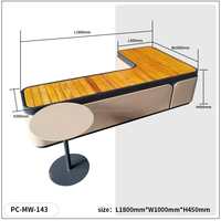 Meuble TV moderne en métal et bois en forme de T et table basse pour salle à manger dans le salon et le parc public, jardin, patio, banc