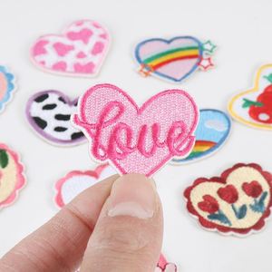 Vente en gros de patchs mignons, accessoires vestimentaires, autocollants en tissu, patchs brodés décoratifs à repasser pour vêtements - Product Image 1