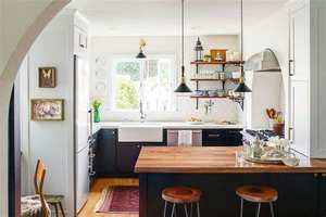 Armoires ouvertes en bois massif de style italien de luxe, design personnalisable pour la maison avec une porte supérieure pour le rangement du vin - Product Image 5