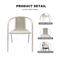 Chaise de jardin empilable en plastique PP avec structure en fer pour événements extérieurs, terrasses et cafés - Vente en gros