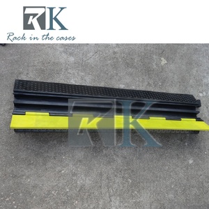 Rampa Protectora de Cables de Goma de 1000x250x50mm para Cubrir Cables en el Suelo y Seguridad en Eventos - Product Image 5