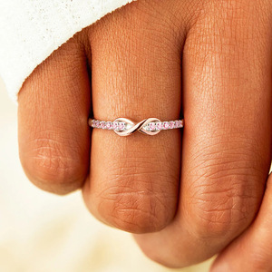Anello con Design a Fiocco Infinito, Stile Sottile per Donne - Product Image 2