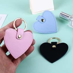 Venta caliente creativo personalizado lindo llavero en forma de corazón multicolor PU llavero de cuero creativo borla llaveros - Product Image 4