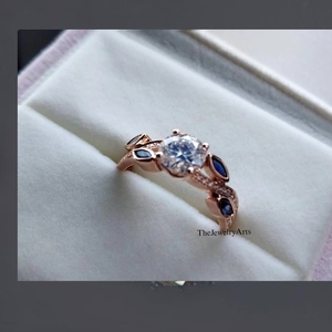 Anillo de Compromiso de Moissanita - Anillo de Diamantes de Oro Rosa de 24k - Anillo de Promesa con Diseño de Vid Retorcida Pequeña y Corte Redondo - Anillo Delicado y Elegante - Product Image 2