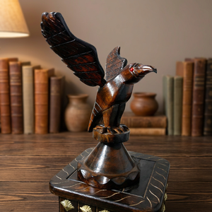 Escultura de águila de madera tallada a mano de alta calidad, figura alada moderna para decoración del hogar, oficina o Diwali, procedente de Delhi. - Product Image 1