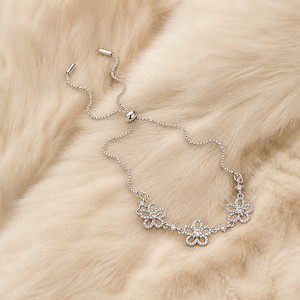 Collier ajustable en acier inoxydable avec fleur creuse et zircon cubique, élégant bijou pour femme, vente en gros OEM/ODM - Product Image 3