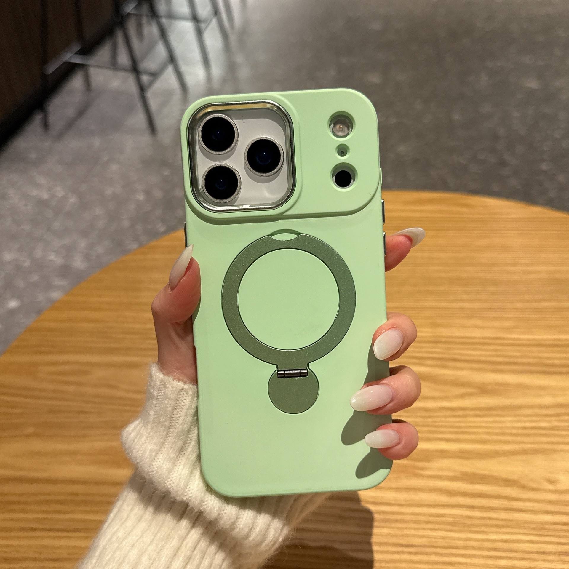 สีเขียวอ่อน