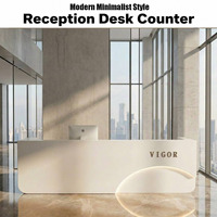 Bureau d'accueil moderne blanc crème avec bande lumineuse LED, comptoir de bureau minimaliste incurvé, comptoir de salon, table de clinique de beauté