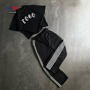 Ensemble survêtement femme streetwear gothique : T-shirt graphique oversize avec logo personnalisé et pantalon <span class=keywords><strong>de</strong></span> jogging à rayures latérales - Product Image 1