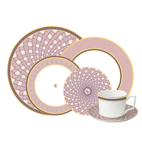 Service de Table de Luxe en Porcelaine Rose avec Bordure en Or Véritable, Vaisselle de Mariage en Porcelaine Fine, Ensemble Assiettes et Bols en Céramique Motif Cygne Style Palais 2026