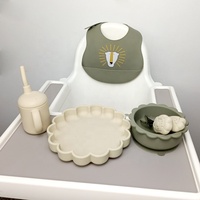 Nouvelle conception, cuillère colorée avec manche en silicone, fourchette-cuillère en acier inoxydable pour bébé, outil d'apprentissage doux pour nourrissons, ensemble cuillère-fourchette pour l'alimentation des bébés