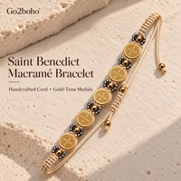 Bracelet tressé ajustable Go2boho avec cinq médaillons croisés, accents plaqués or et design religieux catholique