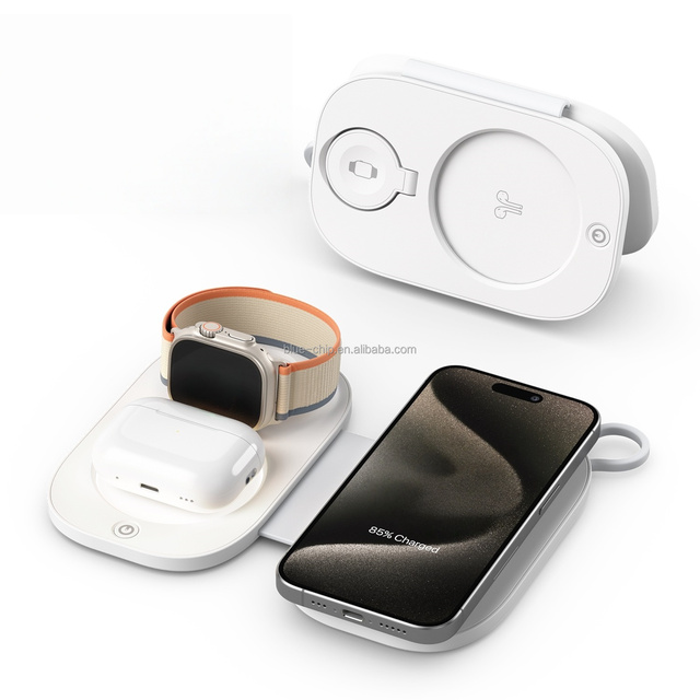 Mini Slim Multifunction Portable 3 in 1 Foldable 15W Wireless Charging Station Night Light Magnetic Wireless Charger for Iphone