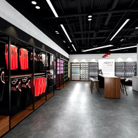 Présentoir de Magasin de Sport Source Factory pour Vêtements de Basketball – Support d'Exposition et Étagère de Présentation