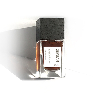 Botella de Vidrio Cuadrada de Lujo para Perfume de 30ml 50ml 100ml Transparente Vacía con Fondo Grueso, Rociador de Crimpado y Tapa de Madera Negra - Product Image 5