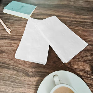 Servilletas de pulpa de madera virgen Papel suave sin blanquear de 2 capas Hojas cuadradas de colores plegables Servilletas impresas en estilos de paquete y bolsa - Product Image 5