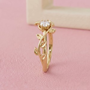 Anillo de compromiso solitario de diamante redondo con engaste oculto para joyería nupcial fina de diseño moderno - Product Image 2
