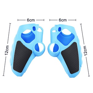Cover Protettiva in Silicone Morbido Personalizzata OEM per Console PS5 Portal con 2 Grip per Pollice - Product Image 6